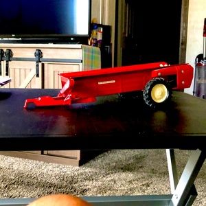 1 VINTAGE 1/16” Toy Dry Manure Spreader